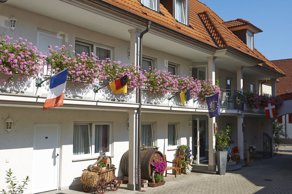 Hotel Loewen Garni Oberrimsingen Bagian luar foto